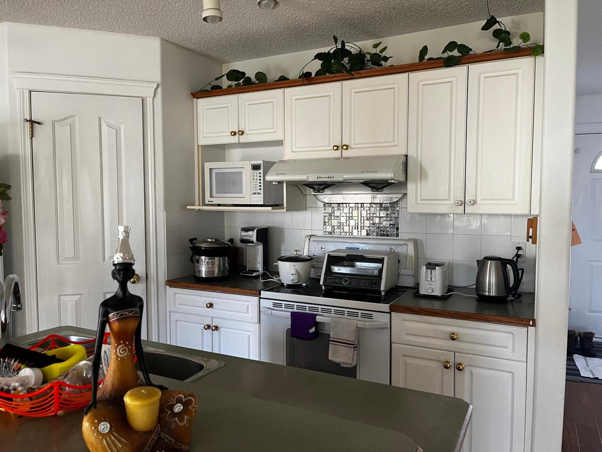 Hidden Valley New Basement Suite With Private Bathroom! YYC Exterior foto